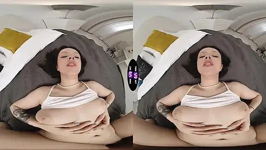 Rihanna Black роняет свое полотенце для утреннего сюрприза соседки - TeenMegaWorld