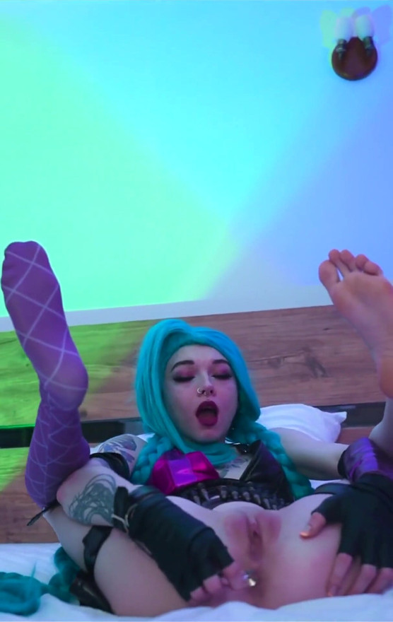 Hot Babe Jinx From League of Legends Has Big Dildo Fun