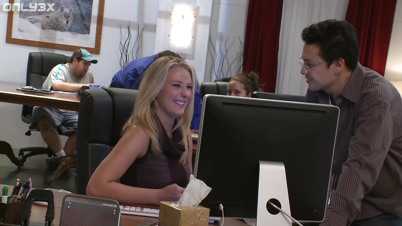 Natalie juwel verführt ihren kollegen nach büroschluss nur mit 3x