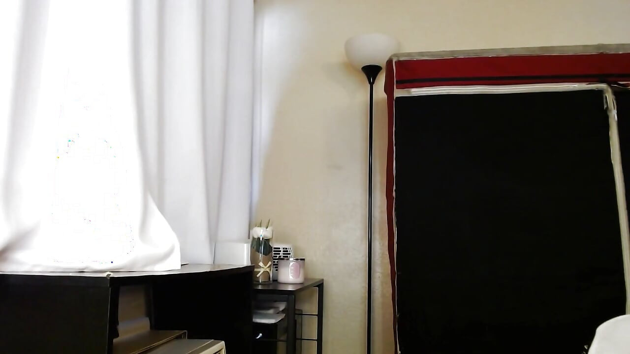 Cewek hamil ini kepergok lagi merokok