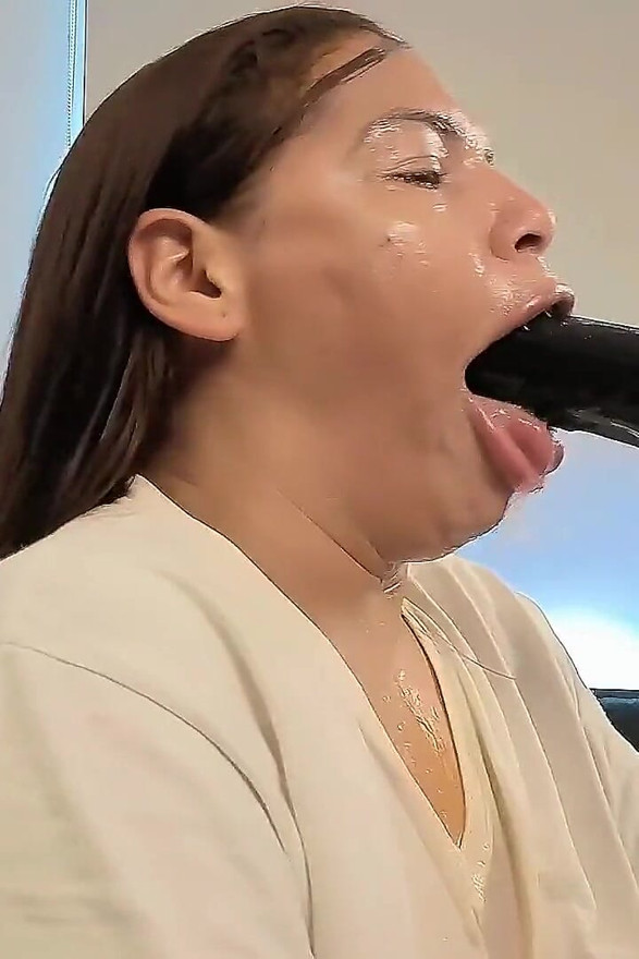 Maratona de tapas deixa meu rosto vermelho enquanto essa garota louca garganta profunda