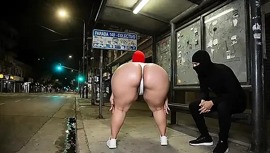 Gadis pantat bahenol dengan legging ketat warna putih ini ditonton sama orang asing