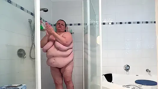 Istri nakal di kamar mandi