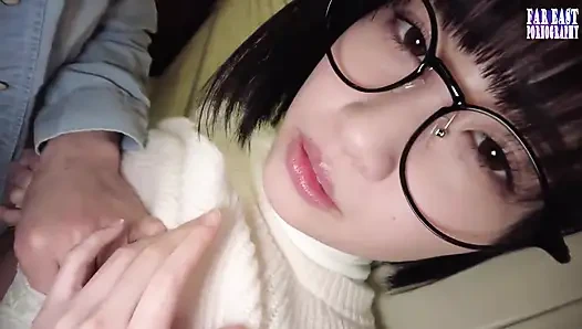 Cewek berkacamata manis ini menggoda pria ini dengan santai di balik kebahagiaan teluk yang tak berujung -bagian.2