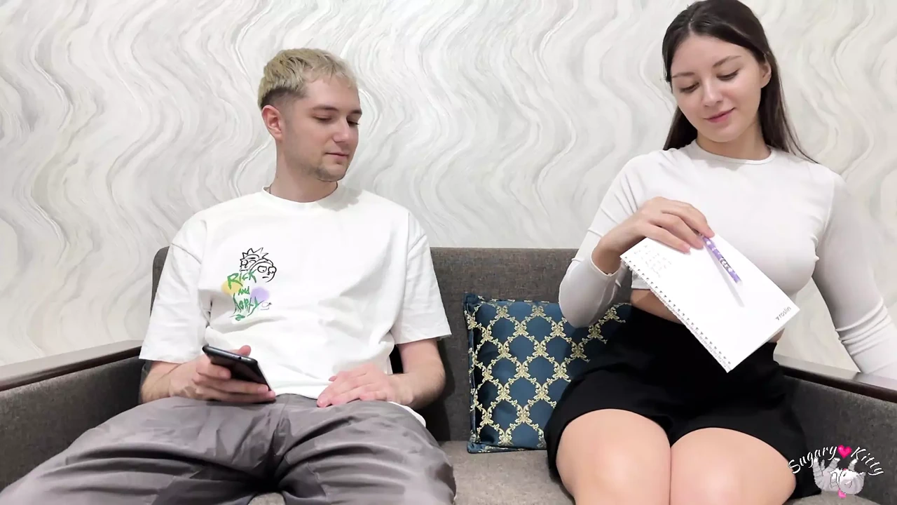 Chị kế đi học về và yêu cầu anh trai kế giúp bài tập về nhà nhưng anh ấy muốn sục cu cho nó !!