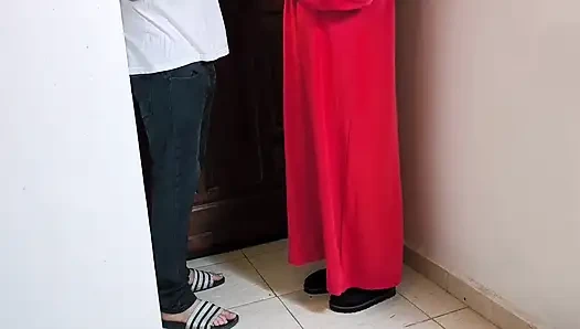 Партажная жена в арабском хиджабе