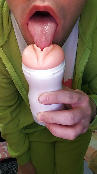 Gran polla gay follando y lamiendo semen después