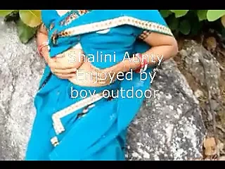 देसी चाची मज़ा आया आउटडोर