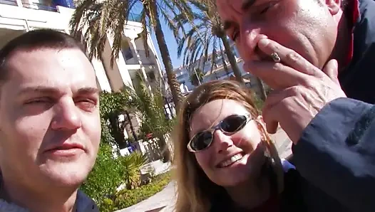 Анальный секс вчетвером для двух тинок у моря