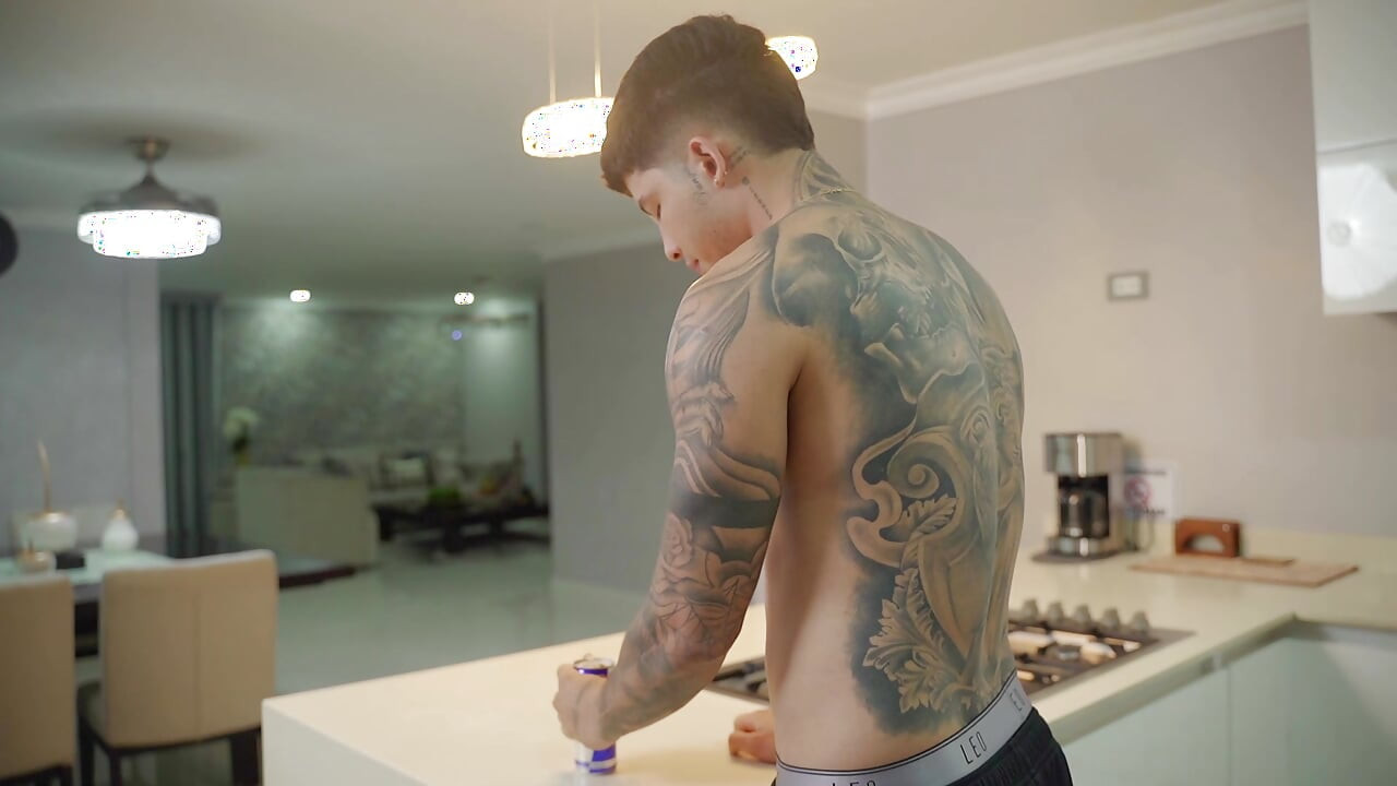 I take Max Betancur's hangover away with my tight pussy after a long night of partying, wild riding and recuperative cumshot
