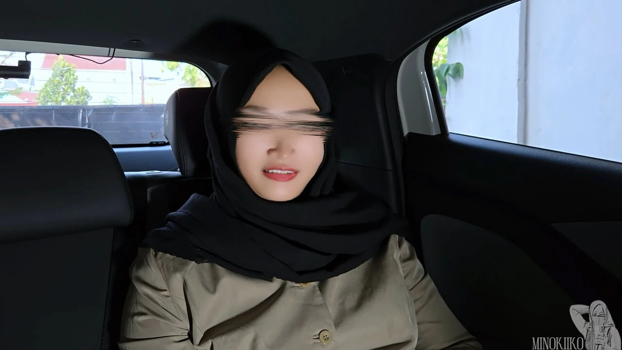 Muslim Hijabi Government Whore Sucks Superior Balls Dry in the Car for Head Office Placement - Minokiiko