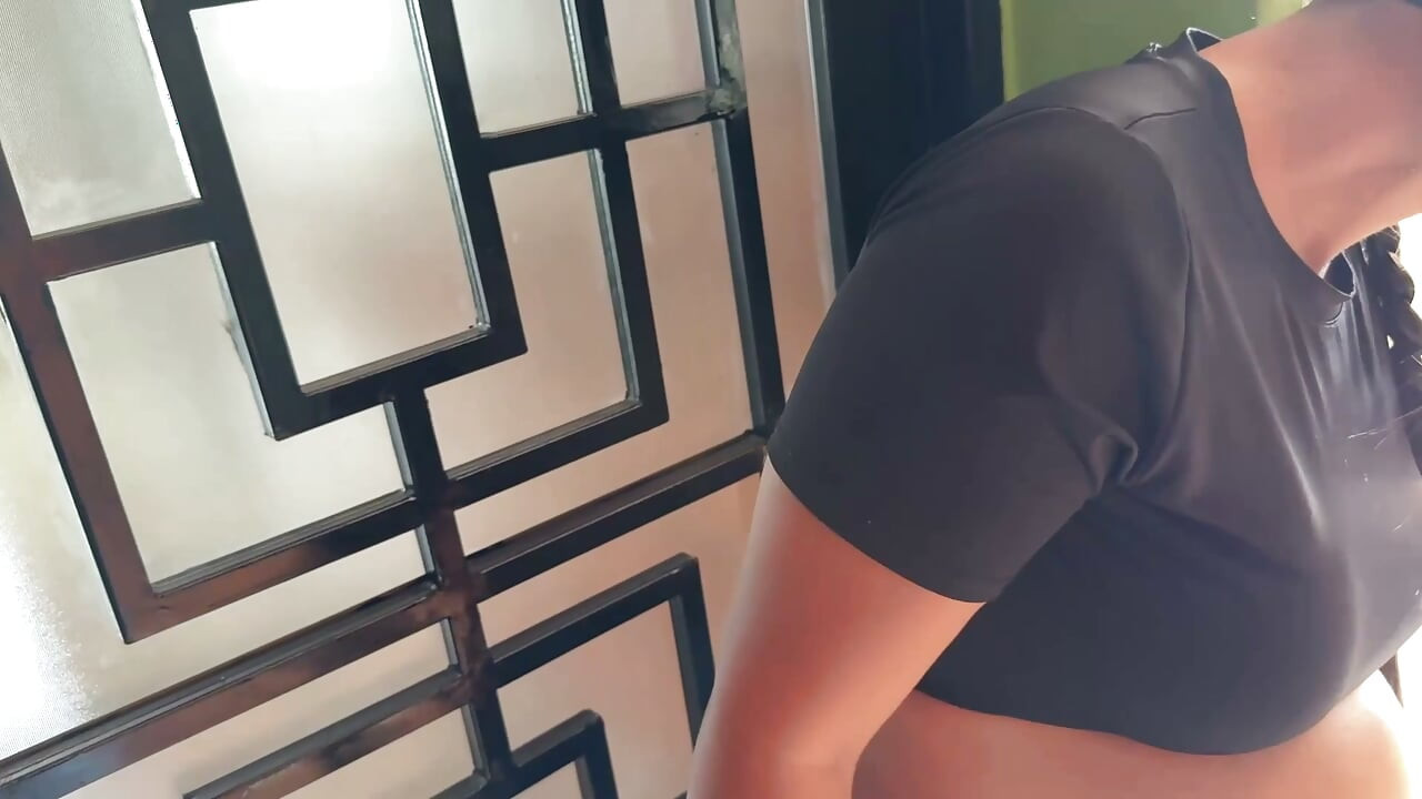 Sexe risqué sur les escaliers de l'immeuble, on s'est fait prendre et signaler à la réception