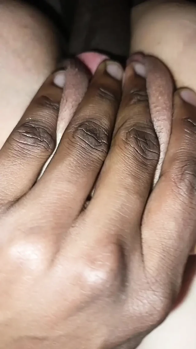 Mature woman gets Rich cock on fours
