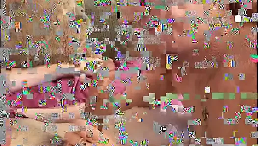 Pembe memeli edepsiz sarışın sakso çekmeyi seviyor ve boynuna boşalıyor