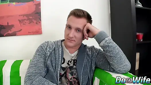 Жадная до спермы домохозяйка Jessica Malone любит сосать и трахаться