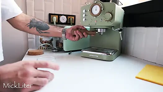 Pantat bahenol bodysuit ini suka banget dientot habis-habisan sama kontol besar