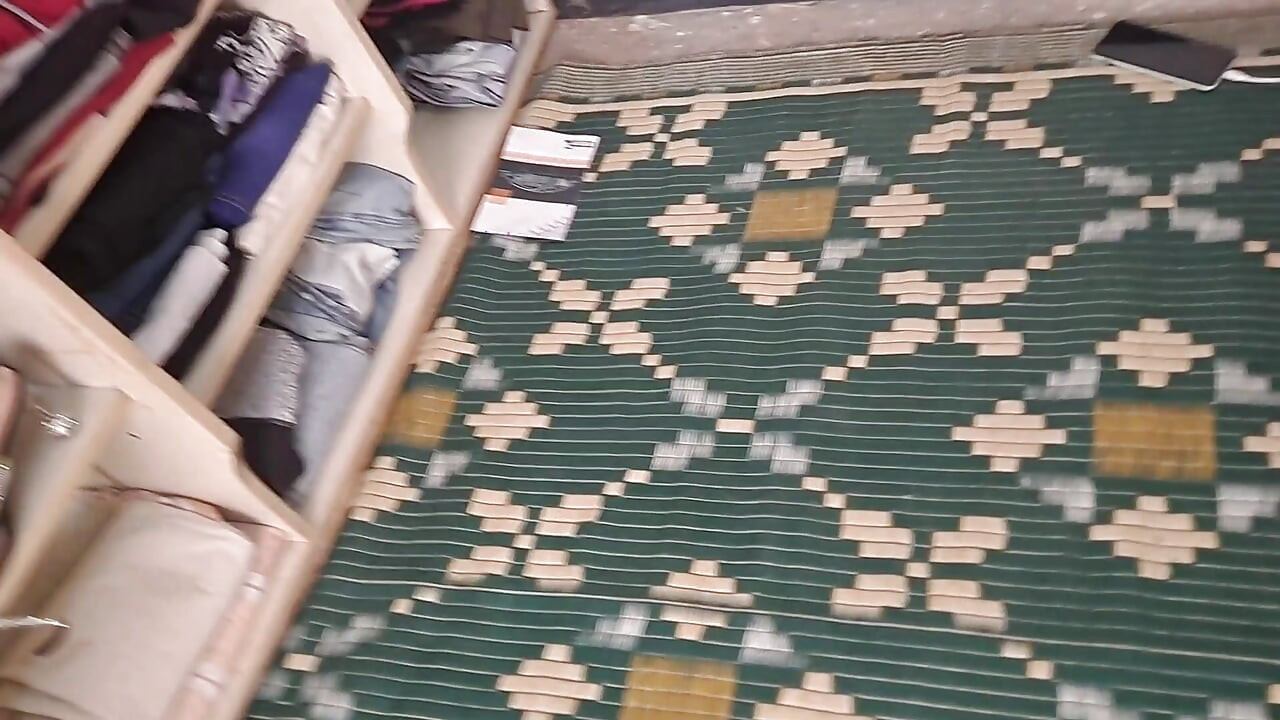 girl from the college masturbate her pussy