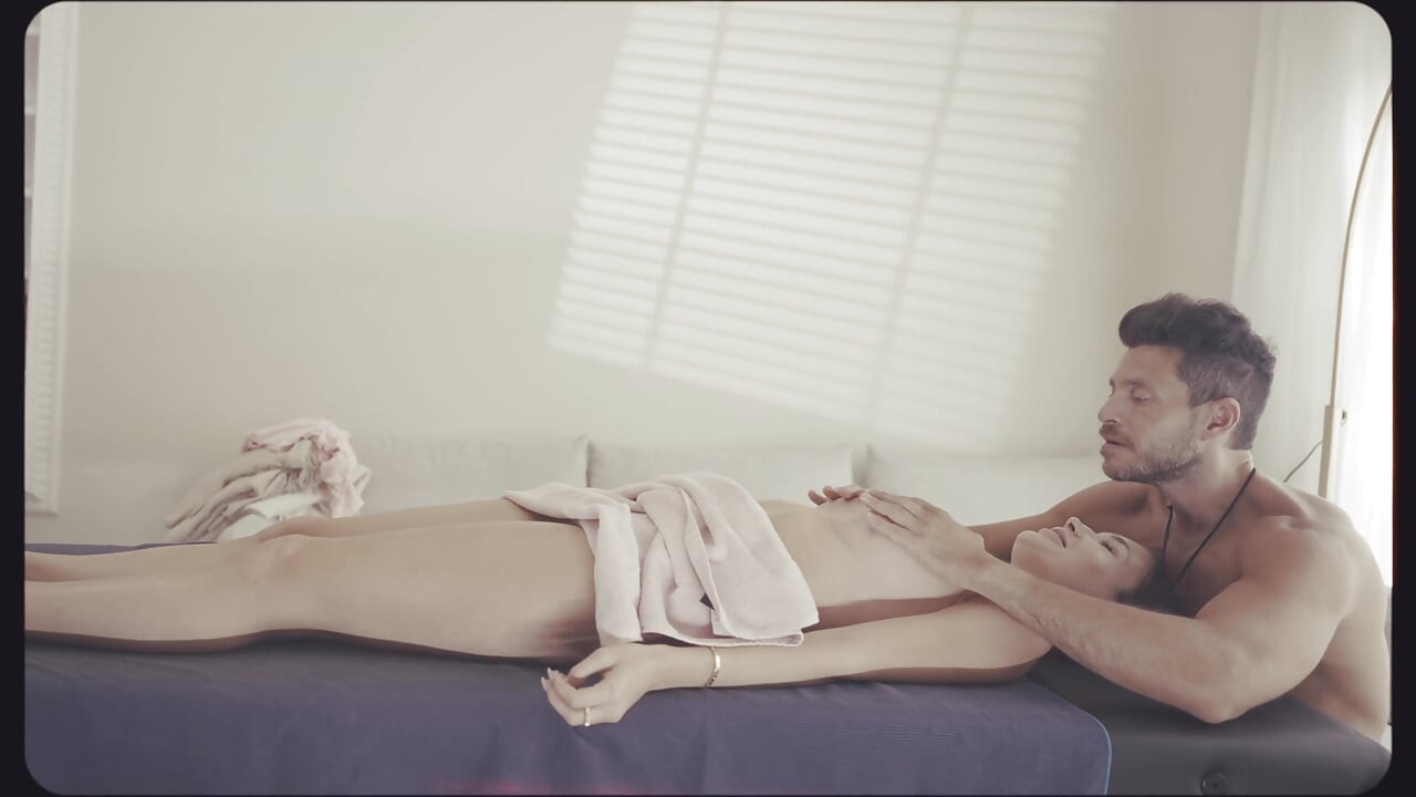 Perv Masseur Gives Me a Hot Happy Ending Massage