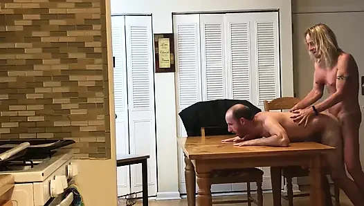 TS Becki Bottomz Fucking Man on Table