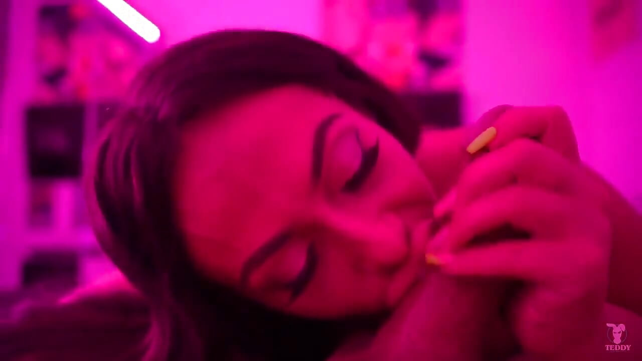 Latina Stripper Kiki Klout Gets Picked up at Broward Gas Station by Millionaire Teddy Tarantino