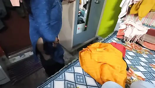 Kakak ipar india yang cantik banget dengan kain sosis warna kuning