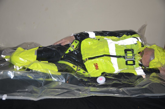 12. Januar 2023 - Vacpacked in meinem Hiviz-Overall, Kevlar-Weste und Hiviz-Weste, Harness