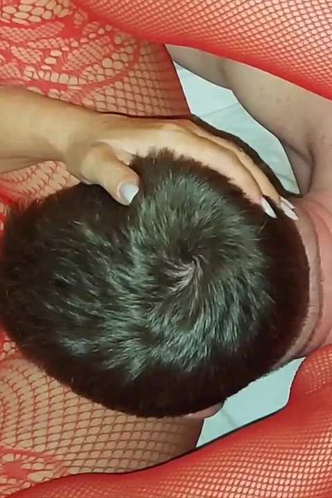 我的岳母邀请我去她家喝咖啡