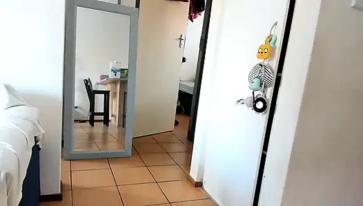 Jiggly booty on the knees