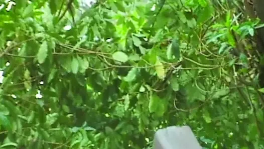 Lesbische Abenteuer im Garten