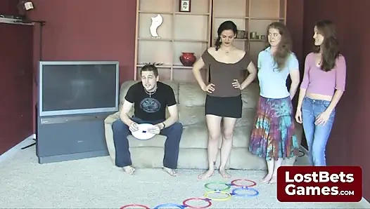 Striptiz maçında son boşalmak için yarışıyorlar