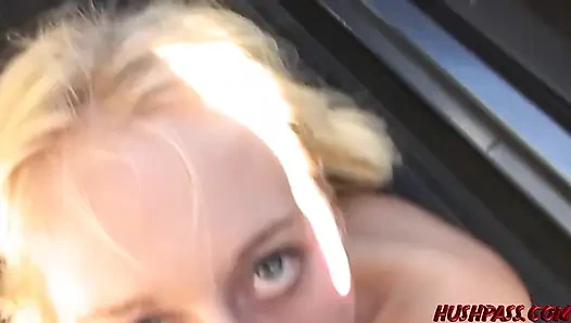 Публичное обнажение на заправке получает Goldie Coxx все накачаны