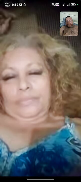 Ibu-ibu hot bikin aku video call