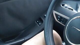 Machanic masturbeert in de klant tijdens het testen van de weg