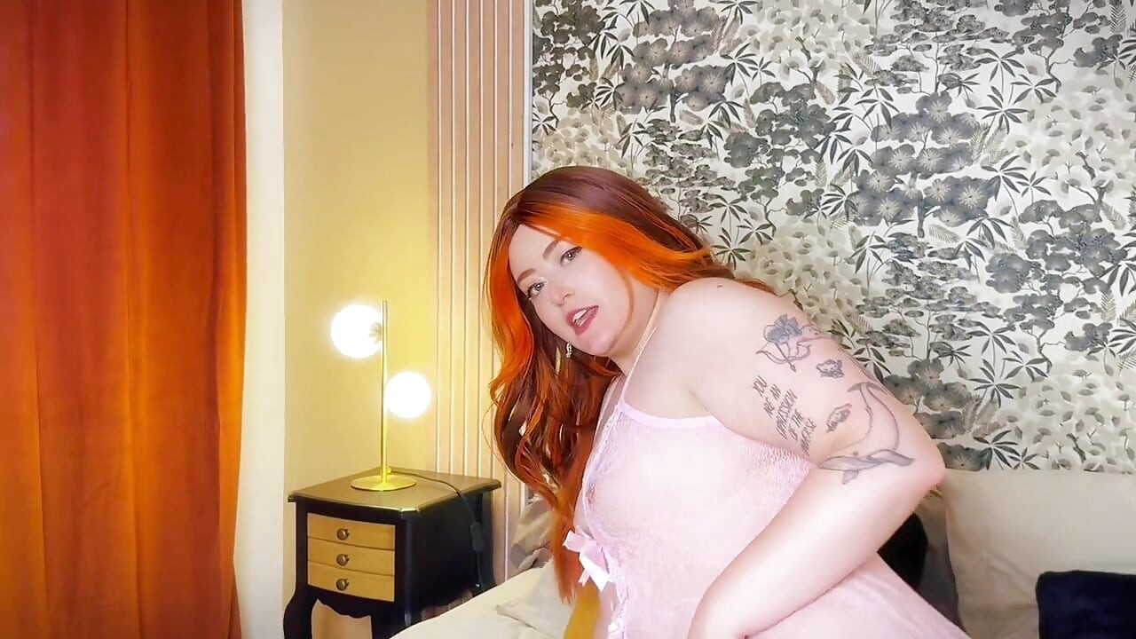 Cewek nakal dengan pantat bahenol lagi asik ngentot sambil pakai lingerie seksi - joi try on haul