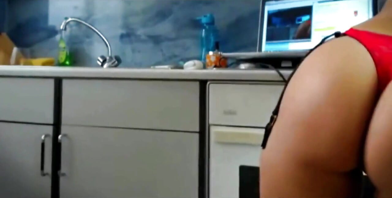 궁극의 즐거움 해방: 토플리스 트위킹과 엉덩이 퍼뜨리기 노출