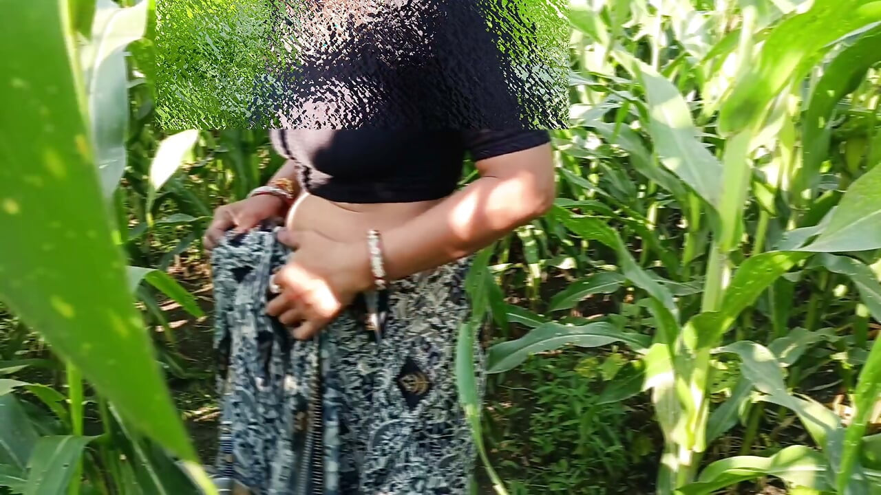 Gaon ki desi ladki ko makki ke khet mein nangi karke munh mein lauda chuswa karke uski chut chodi Puri nangi kar di tan per ek kapda bhi nah
