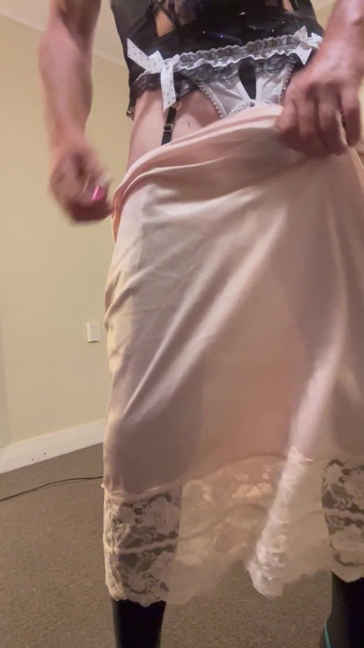 Smuk grøn natkjole med en sexet sort bodysuit indenunder | Klip 1