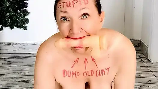 Büyükanne aptalca davranıyor.