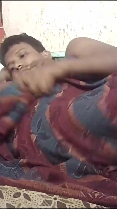 Detik penting dari "isteri rumah kampung India dan suami bercium panas"