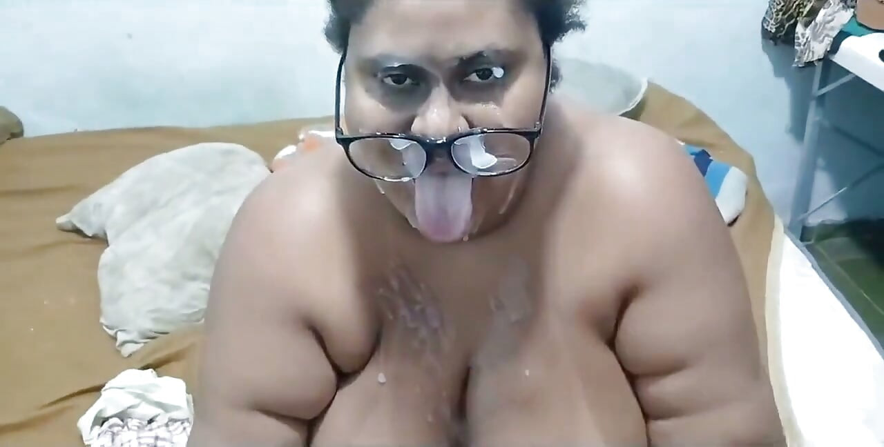 음란한 계모의 얼굴에 사정을 많이.