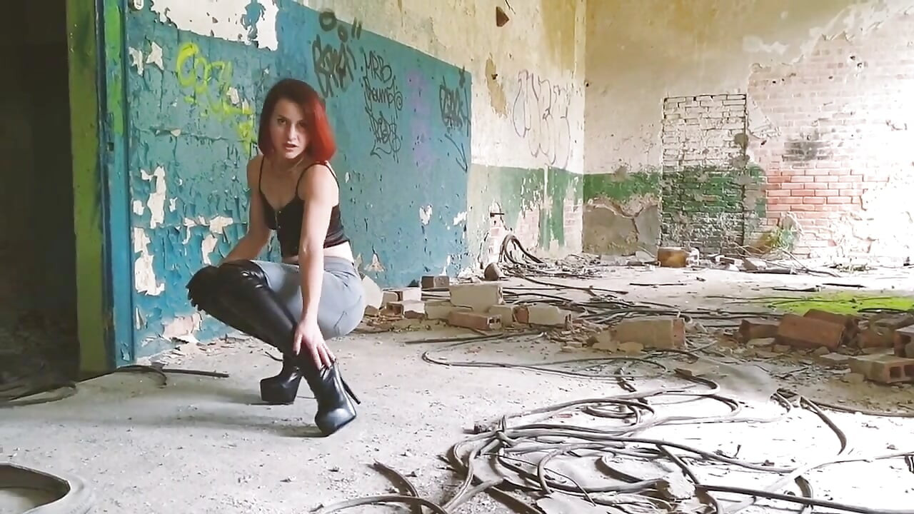 Boots, Jeans & Crushing Tease in an Abandoned Building