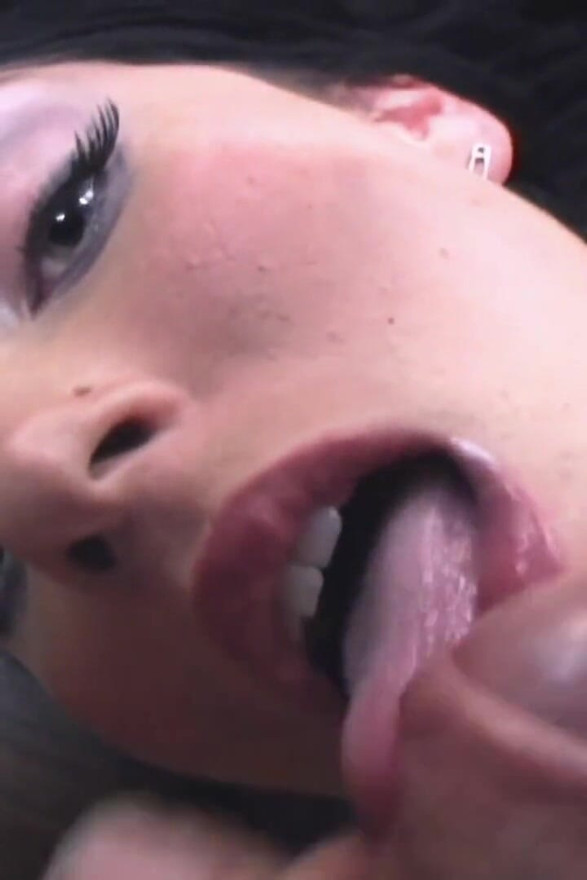 College threesome antics from aughties pornstars