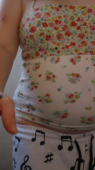 Pregnant fetish viewing