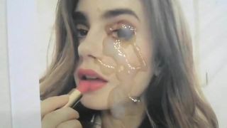 Lily Collins hołd 2