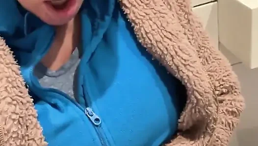 21 behaarte muschi-pinkel-clips sind verzweifelt zu gehen