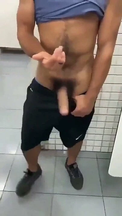 Scopato nei cessi pubblici 3