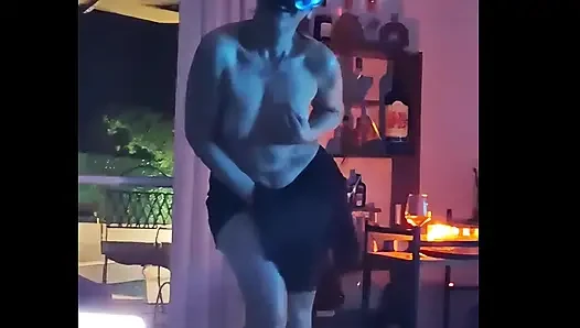 Соблазняющая милфа