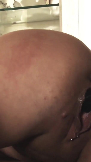 Powerful moment from "Domina laesst sich von Ihren Freundeinnen Arsch und Pussy lecken"