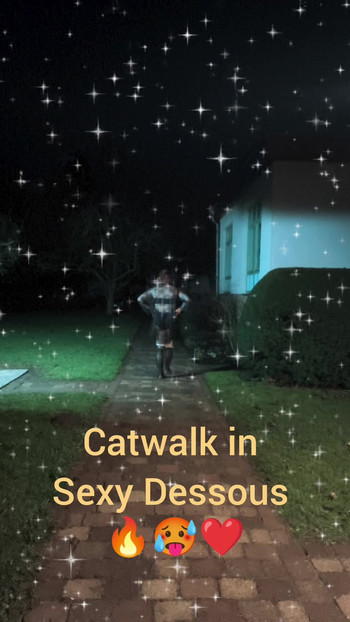 在性感的德萨斯走秀。