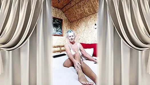 Fantasi duduk di ranjang yang lembut